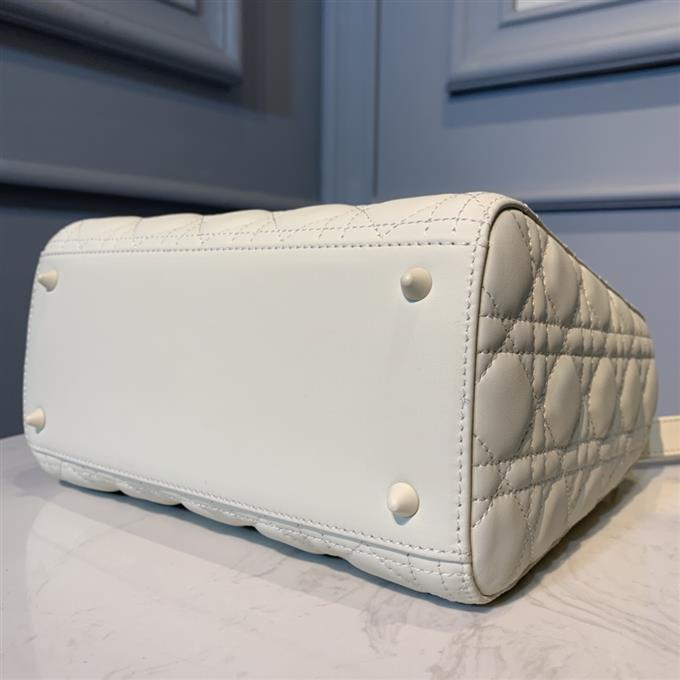 2025228Y750P222256574