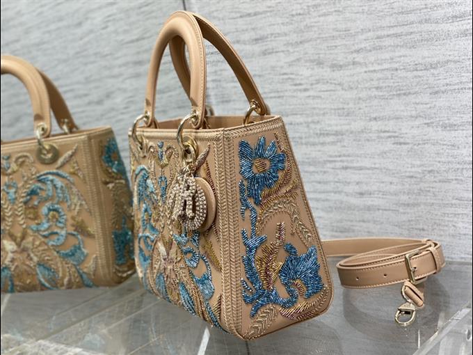 2025228Y2300P222946418