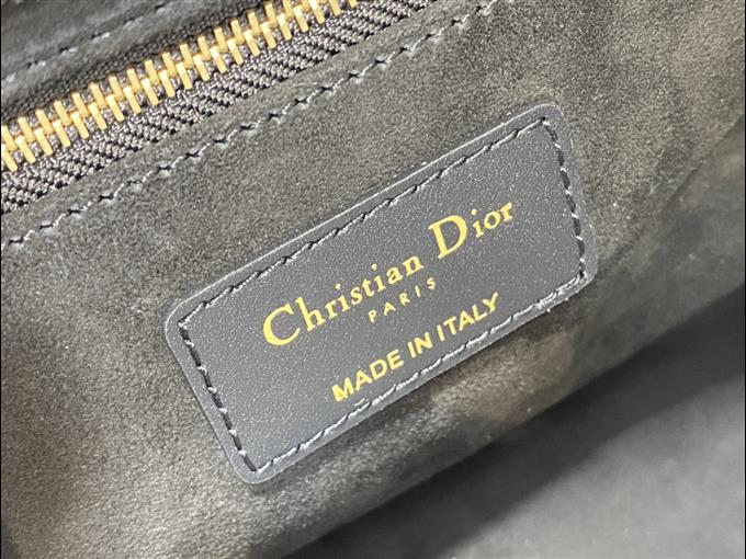 2025228Y2300P222946607