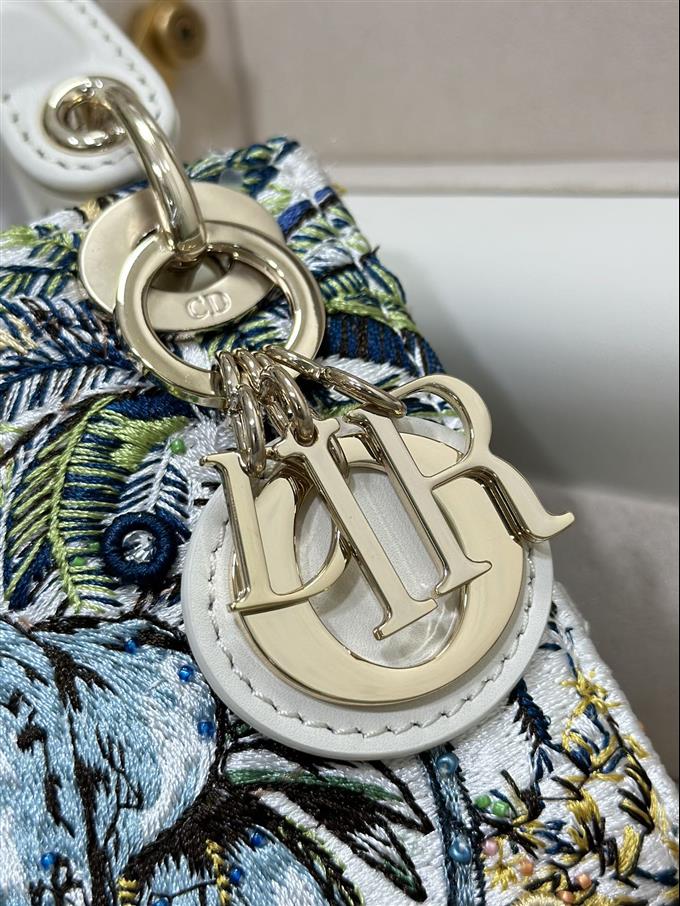 2025228Y3800P222946701