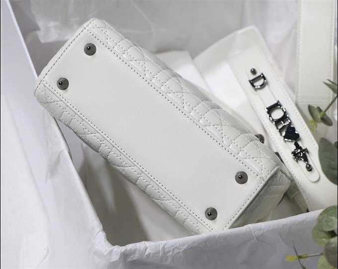 2025228Y750P222550748