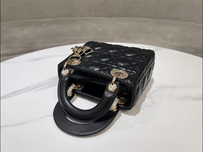 2025228Y600P222947368