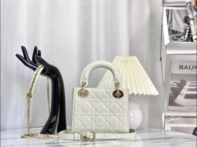 2025228Y600P222947463