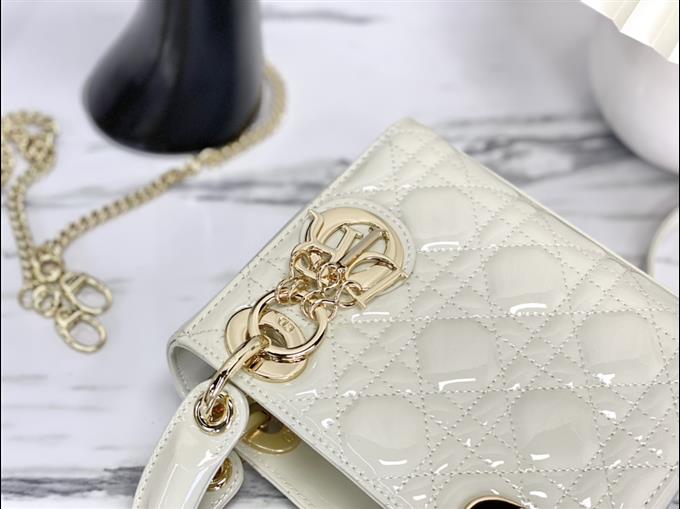 2025228Y600P222947526