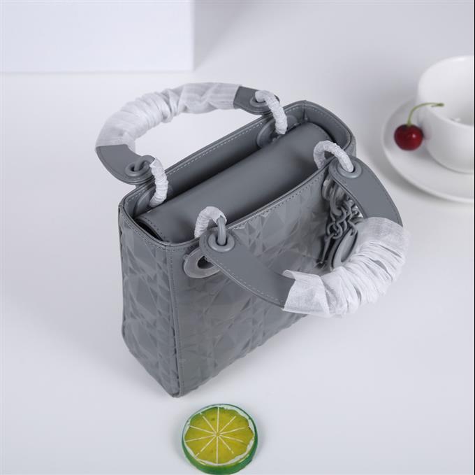 2025228Y600P222947810