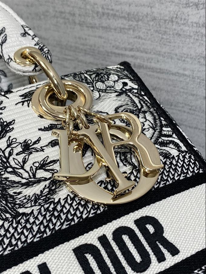 2025228Y650P222941575