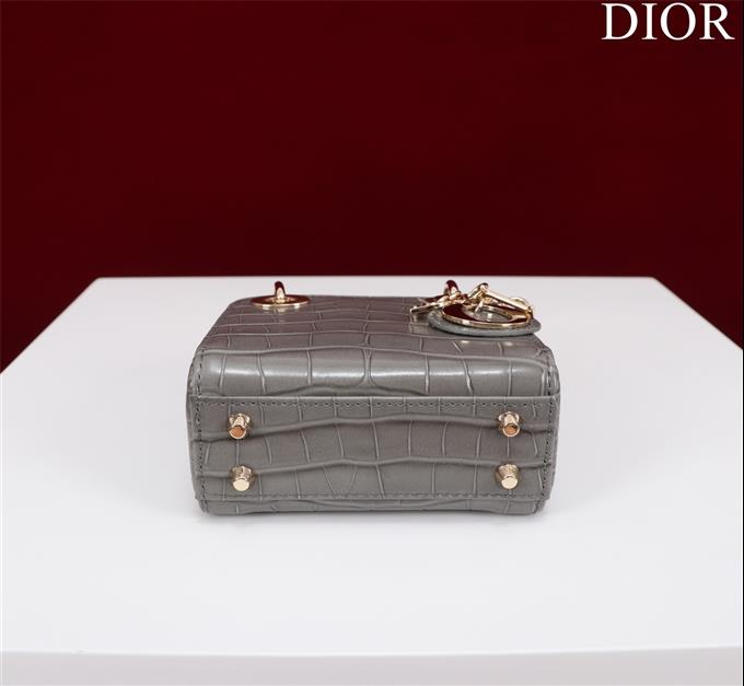 2025228Y650P222949897