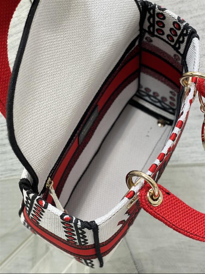 2025228Y650P222950879