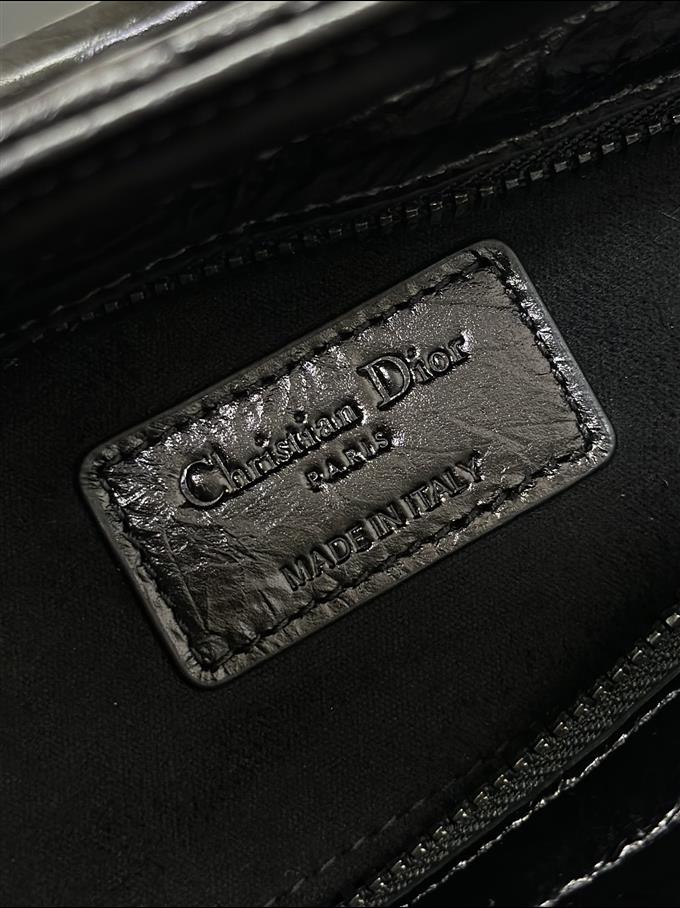 2025228Y700P222422228