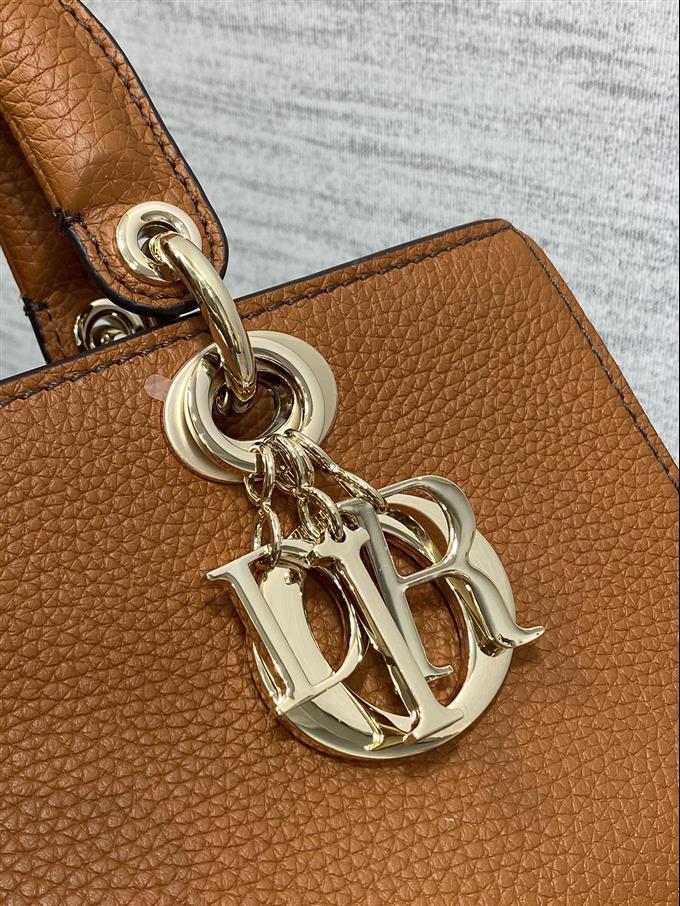 2025228Y700P222422555