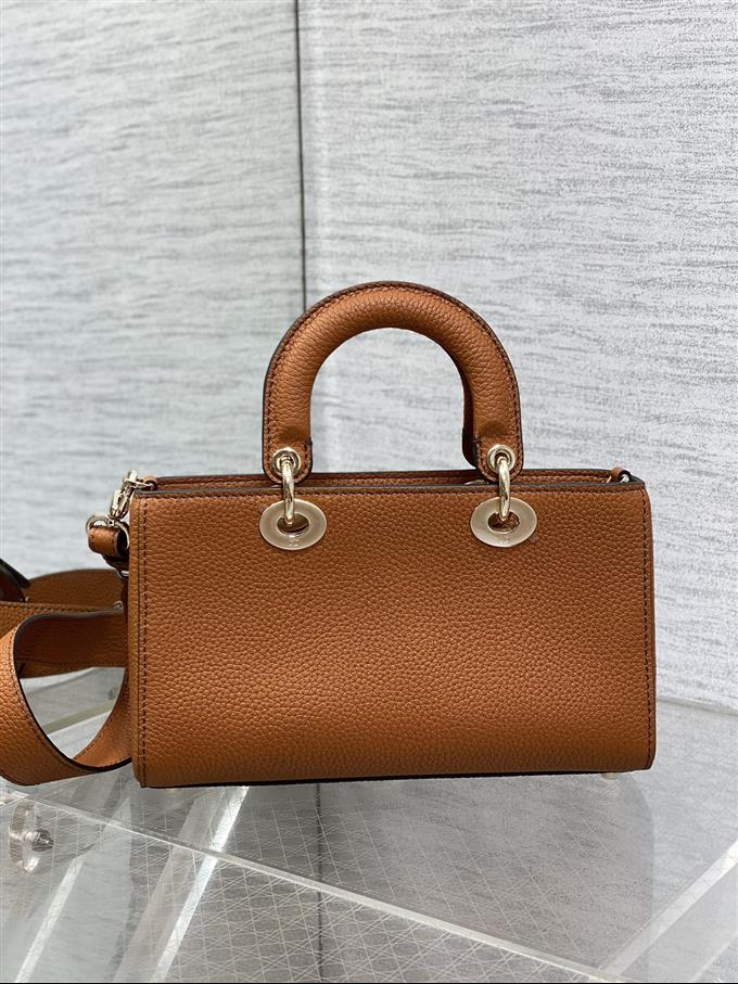 2025228Y700P222422570