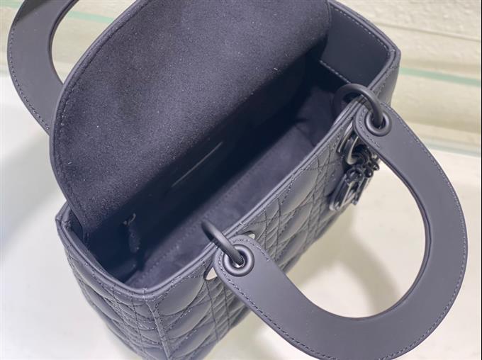 2025228Y700P222951868