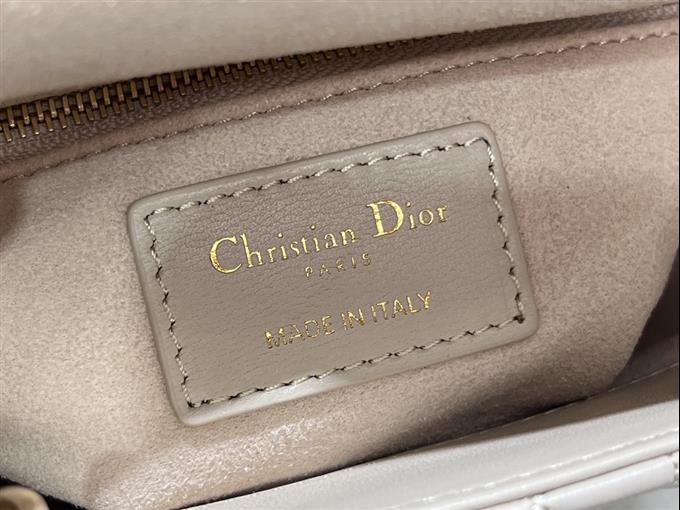 2025228Y700P222952295