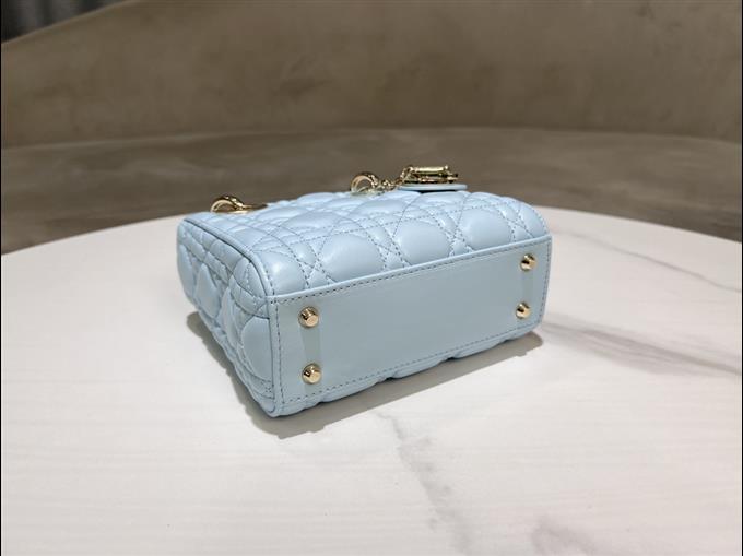 2025228Y700P222952404