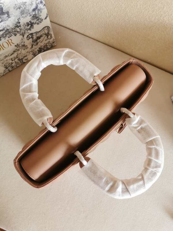 2025228Y880P205910579