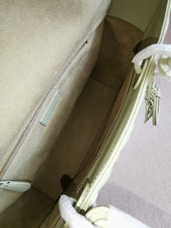 2025228Y880P20599671