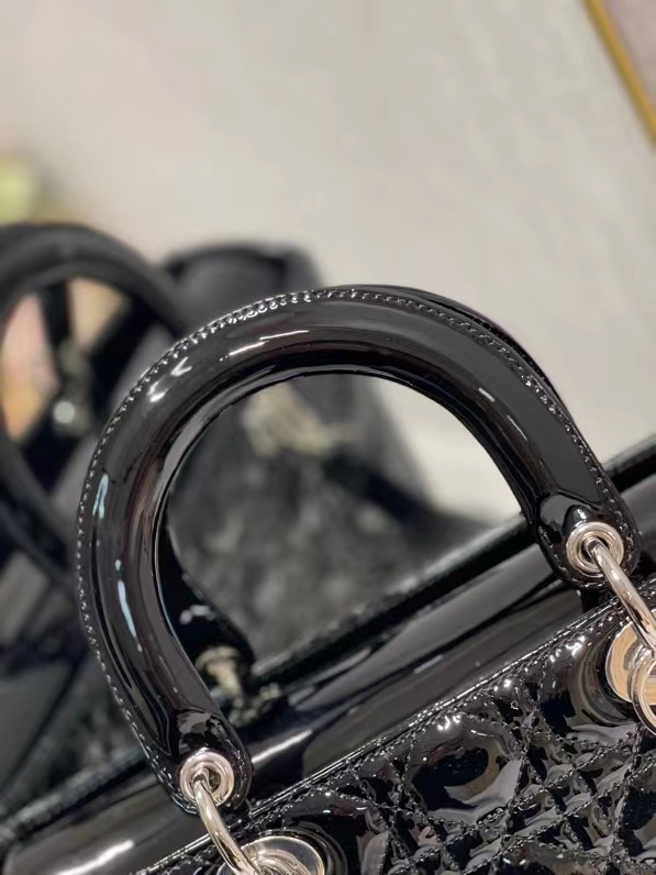 2025228Y880P222953388