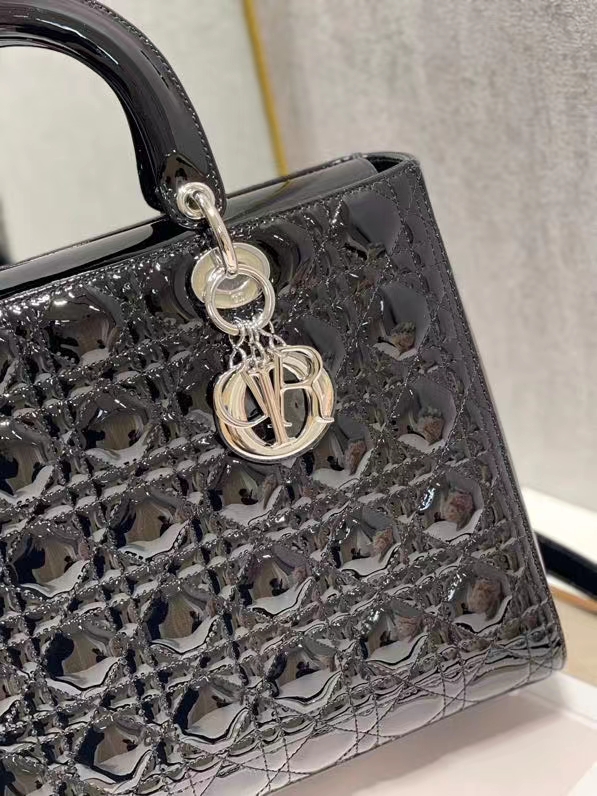 2025228Y880P222953404