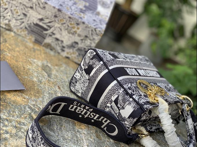 2025228Y900P21233155