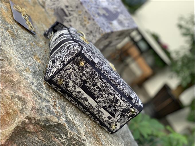 2025228Y900P21233171