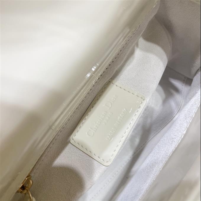 2025228Y900P222955452