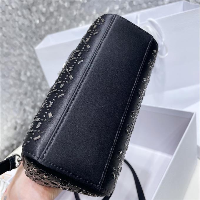 2025228Y950P222956370