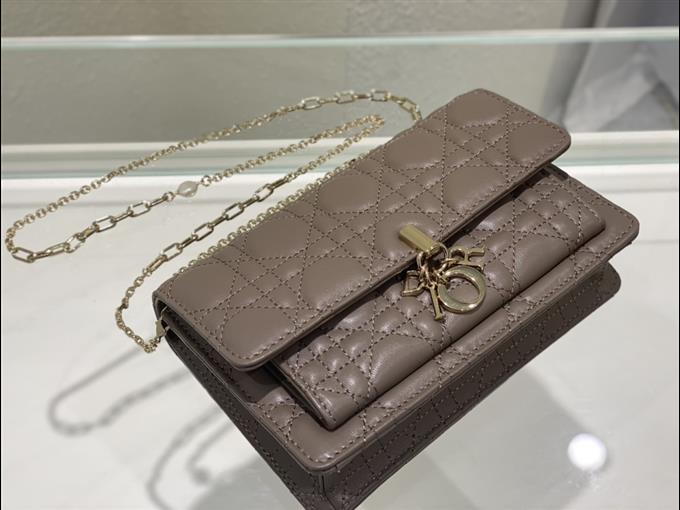 2025228Y600P21297194