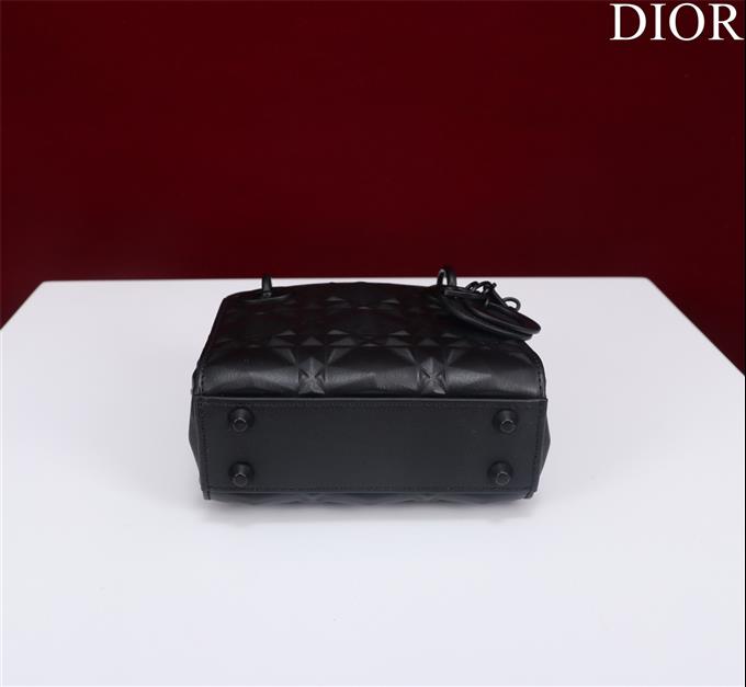 2025228Y600P212425945