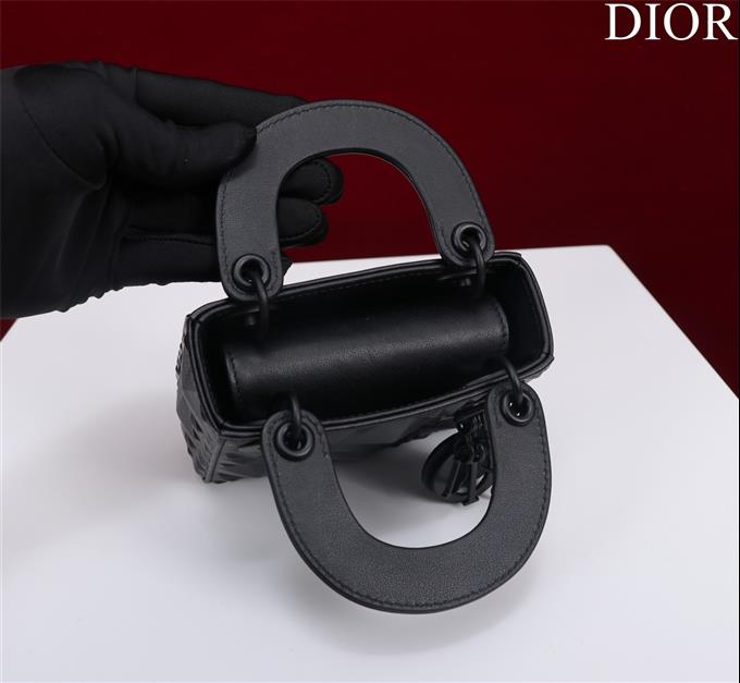 2025228Y600P212425961