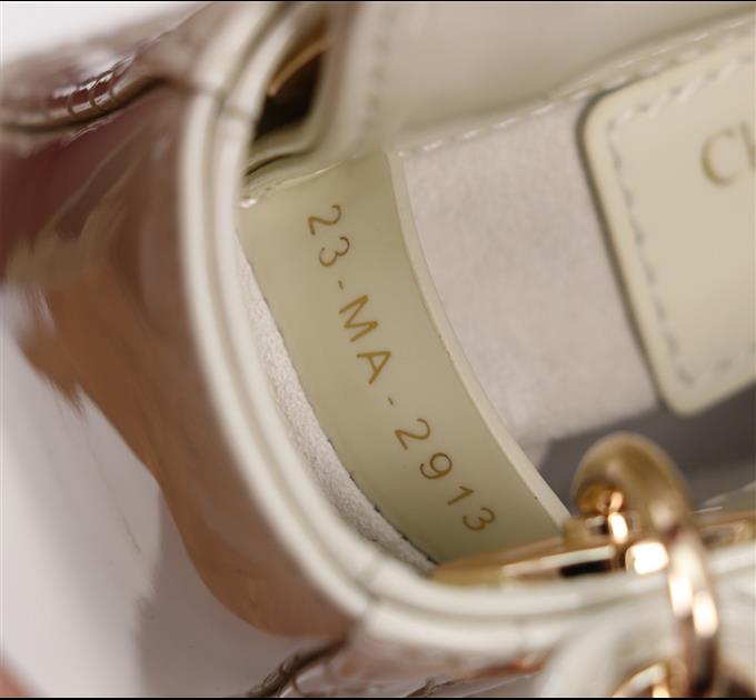 2025228Y600P212426746