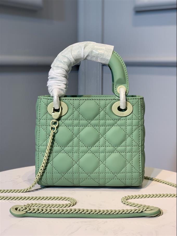 2025228Y650P221844889