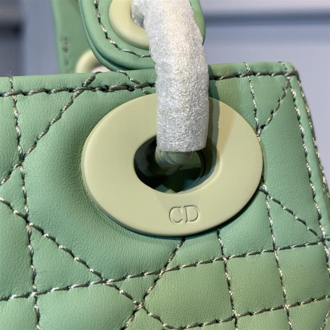 2025228Y650P221844967