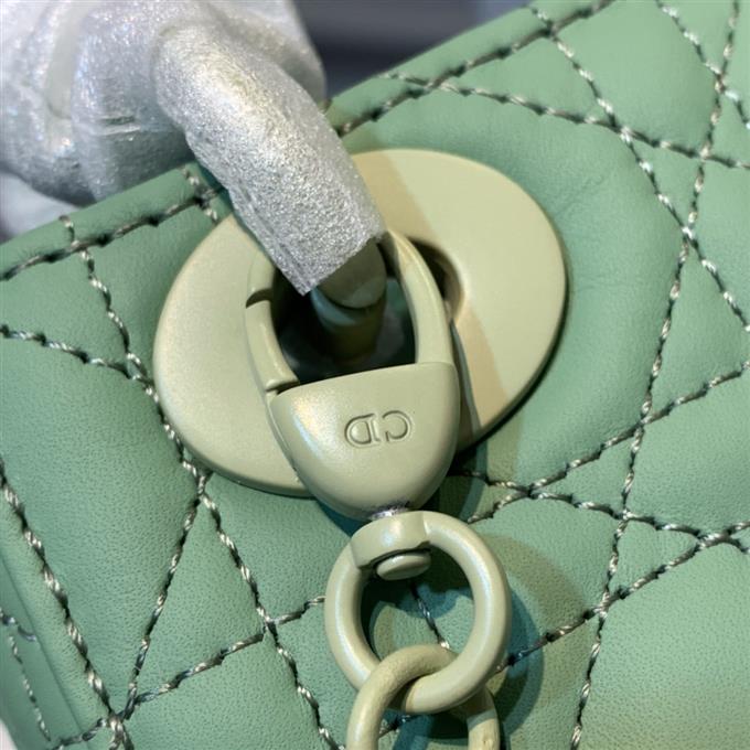 2025228Y650P221844982