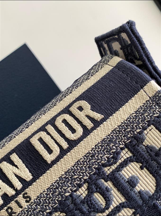 2025228Y600P22129525