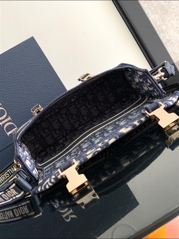 2025228Y600P22129557