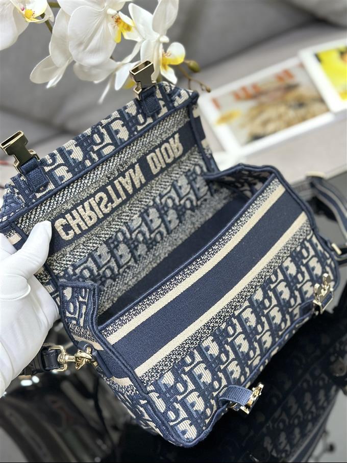 2025228Y600P221559551