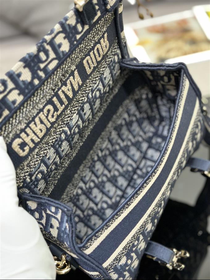 2025228Y600P221559568