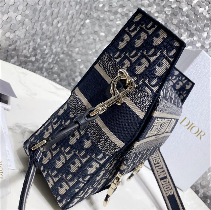 2025228Y650P221211320