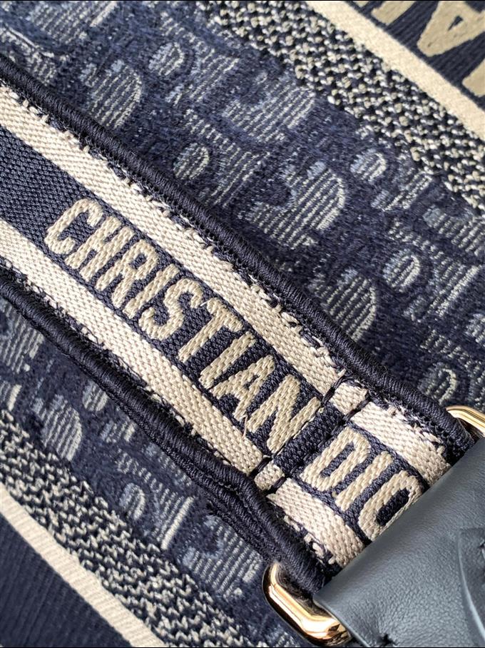 2025228Y650P221211804