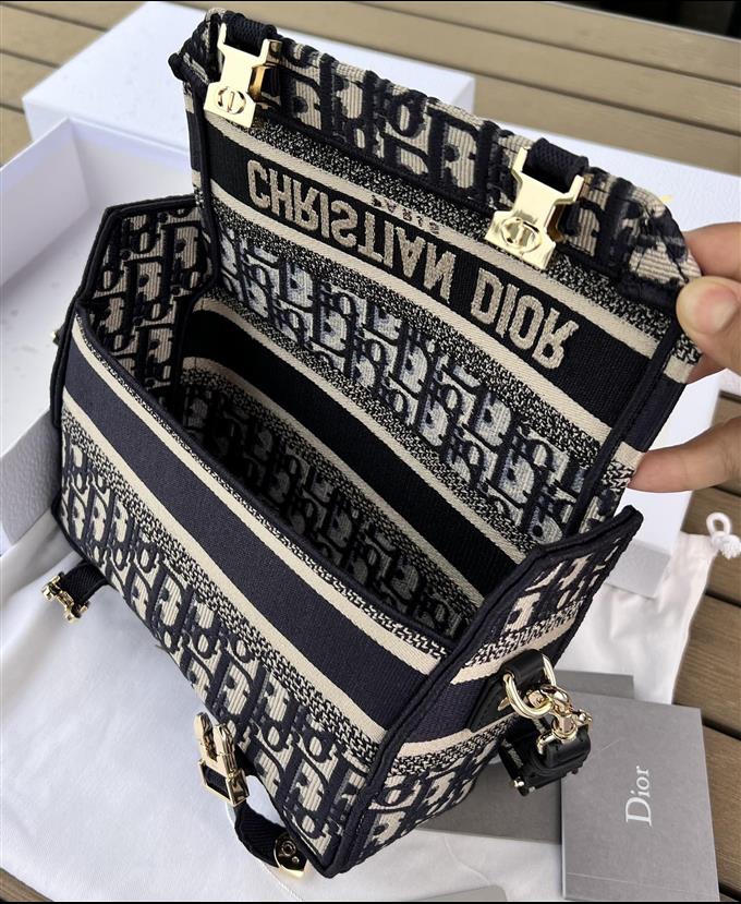 2025228Y750P22128976