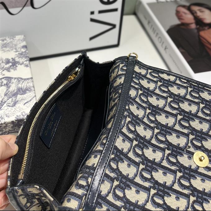 2025228Y340P204618738