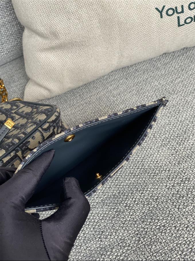 2025228Y420P20461697