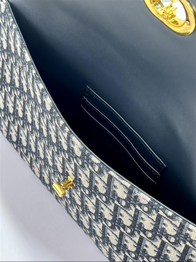 2025228Y500P204619177