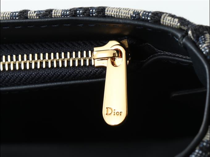 2025228Y550P204620432