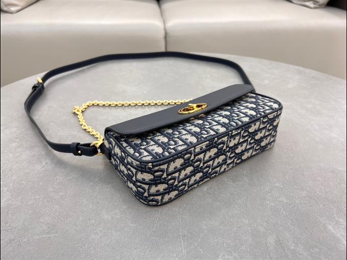 2025228Y550P204620510