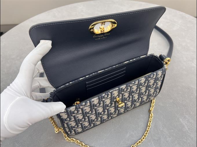 2025228Y550P204620572