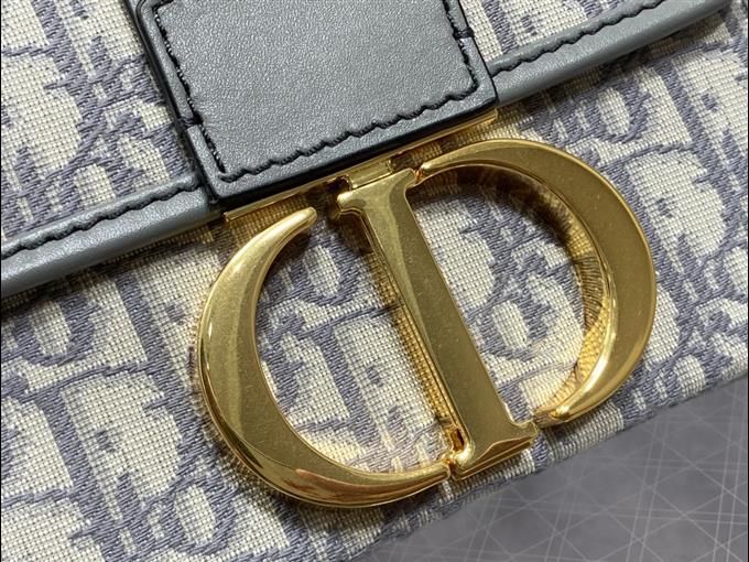 2025228Y550P204641872