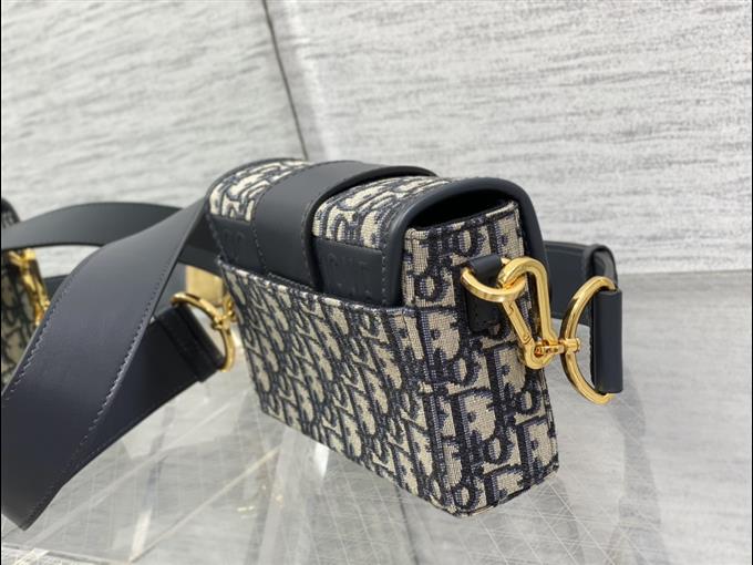 2025228Y550P20464243