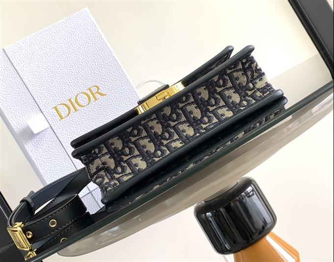 2025228Y580P204616494