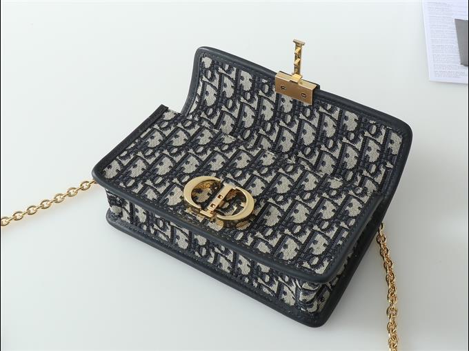 2025228Y580P204621107